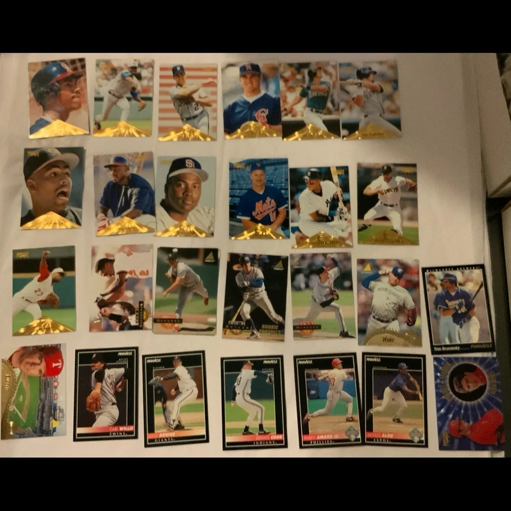 Bundle of Baseball Cards Lot 413